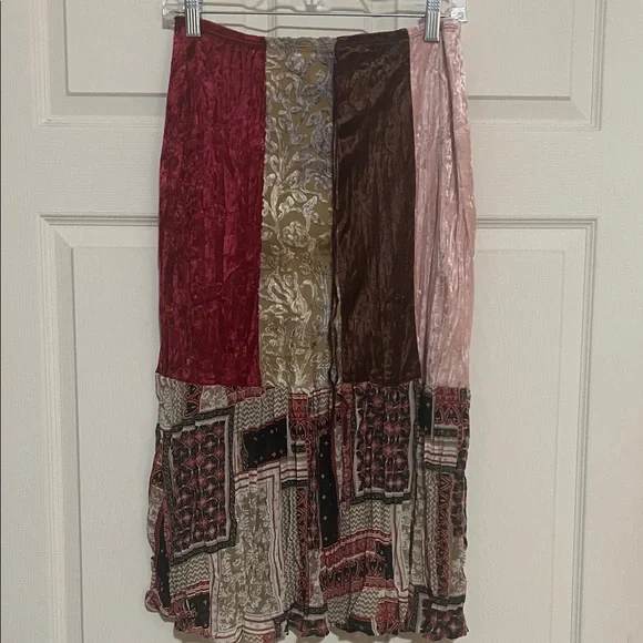Elegant Patchwork Midi Skirt - Picture 5 of 5